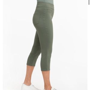 New Ricki’s Micro Twill Pull-On Capri Cropped Pants - Olive Green